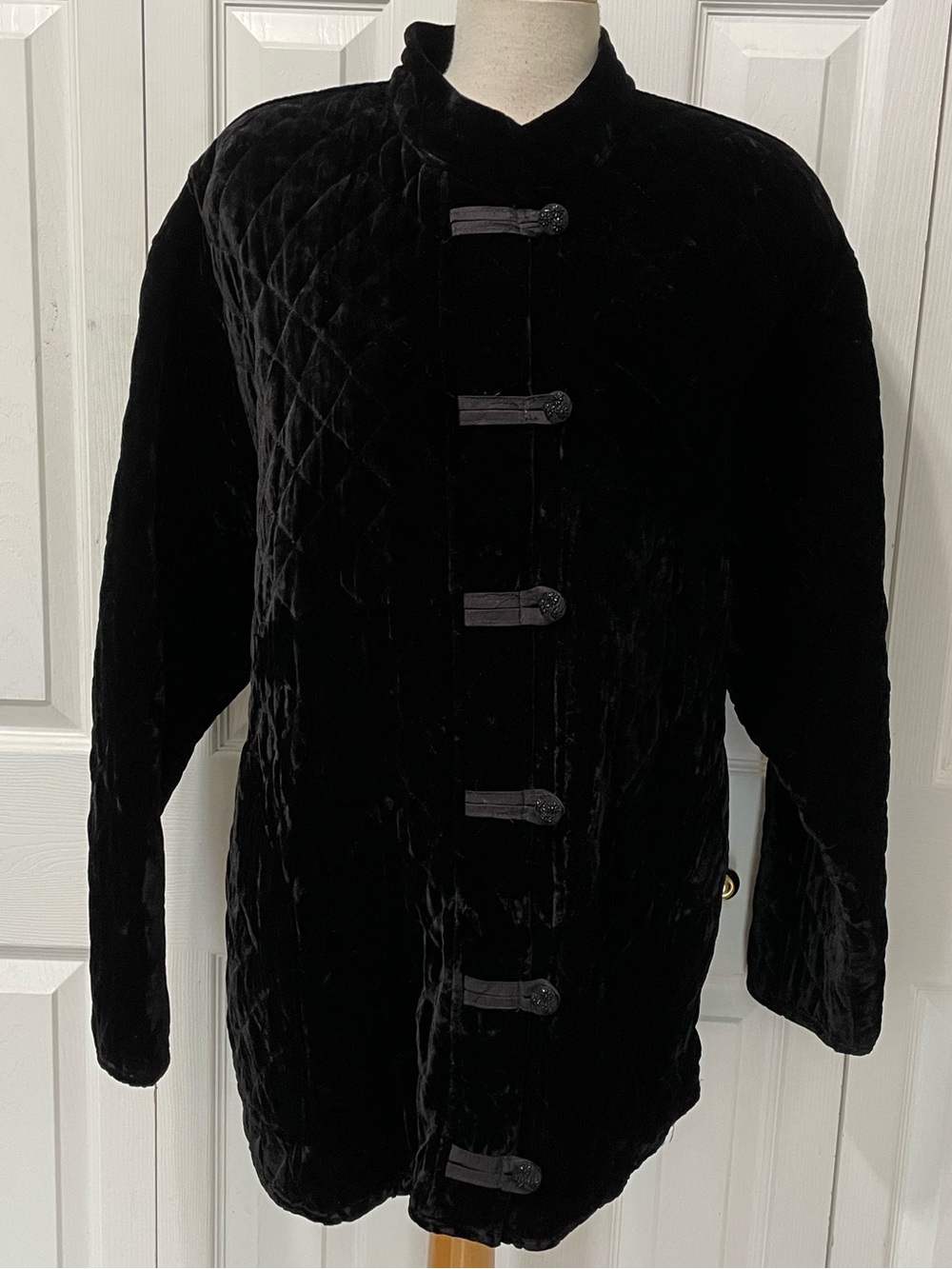 URU Vintage Quilted Black Velvet Toggle Shirt Jacket